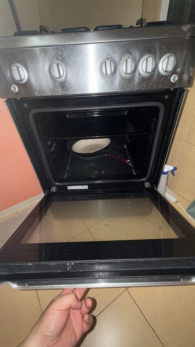 Aragaz Beko – 4 ochiuri, cuptor pe gaz, stare foarte bună