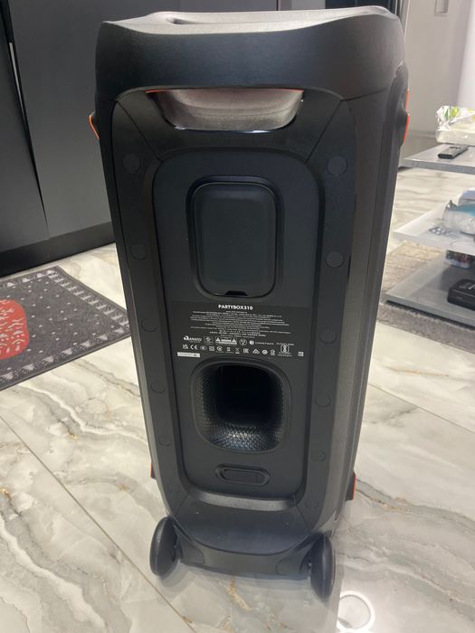 Vand sistem audio portabil jbl partybox310( primită cadou, nefolosită