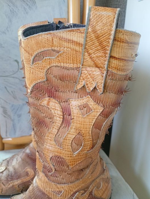 Изискани маркови дамски ботуши