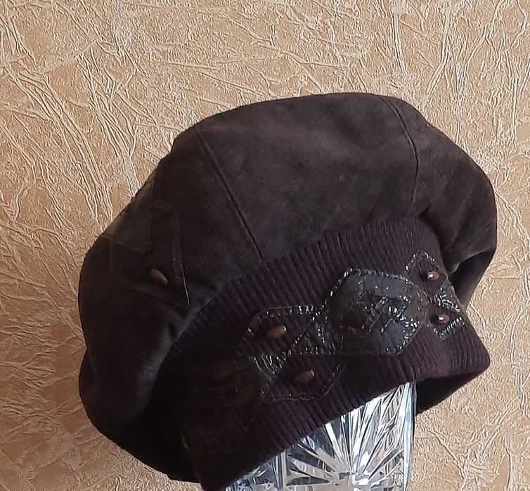 Женский берет замша