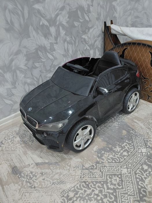 Продам детскую машину БМВ