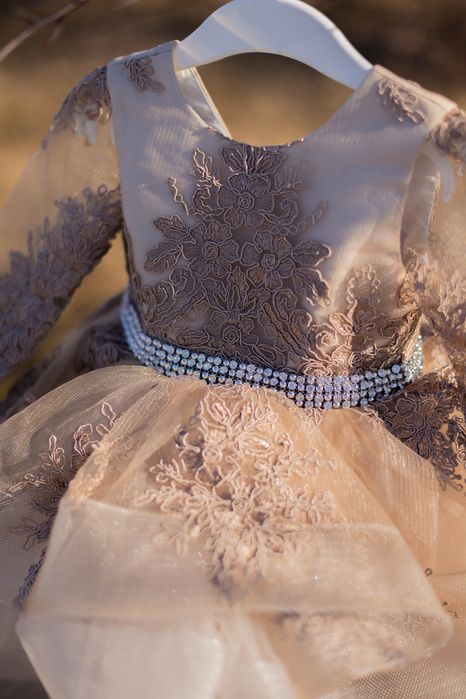 Две страхотни рокли за дете /80 размер/ под наем