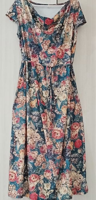 Продам женские платья