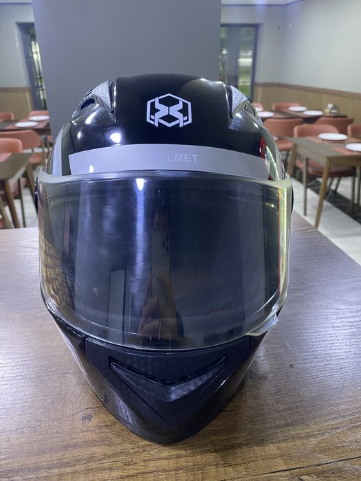 moto shlem  sotiladi srochna arzonga