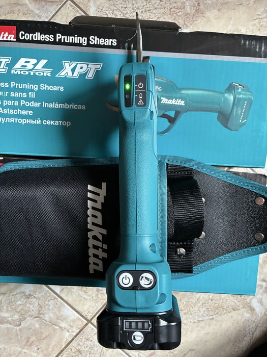 Акумулаторна лозарска ножица Макита Makita UP100DZ