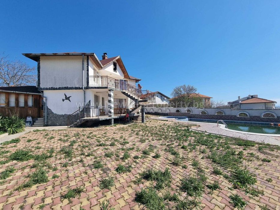 Двуетажна къща с басейн, Инцараки Свети Влас