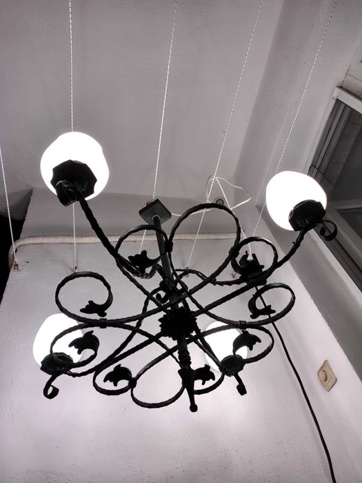 Продавам осветително тяло от ковано жязозо