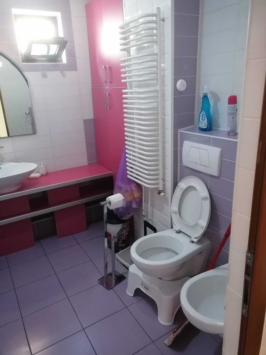 INCHIRIEZ apartament 4 camere in Onesti, partial mobilat