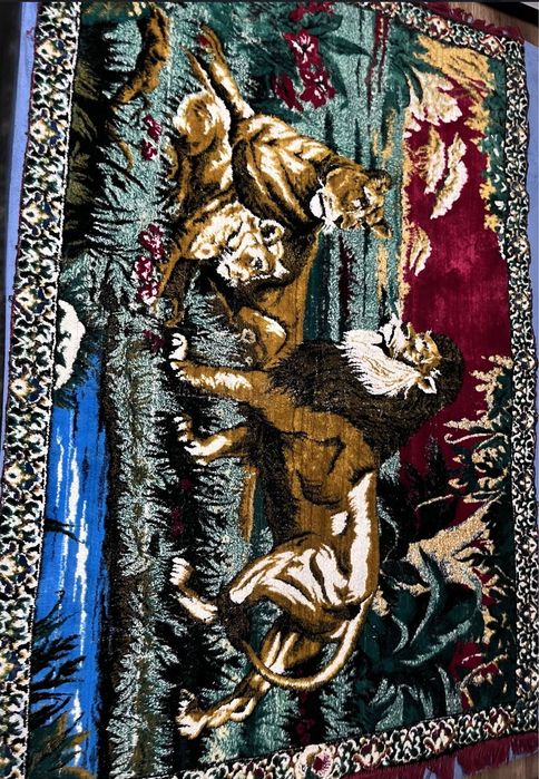 Carpet perete cu lei