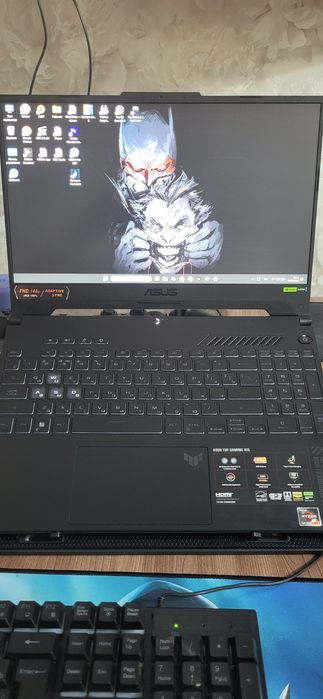 Ноутбук, в комплекте со всеми АКС