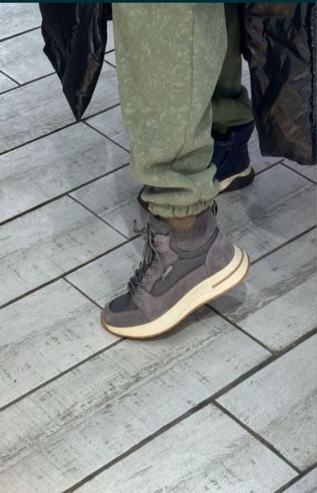 Продам зимние кроссовки р.39-40