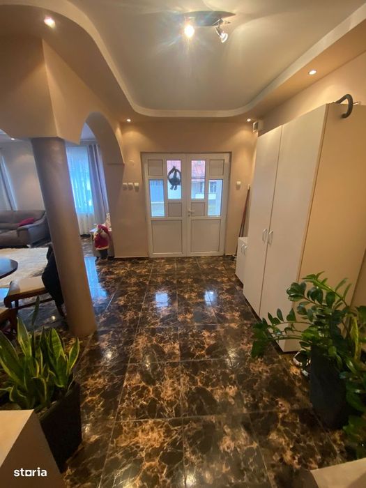 De vanzare CASA cu 3 hale in curte cu 16 ari teren la DN