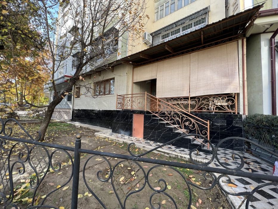 Своя квартира. Бывший кинотеатр Нукус. Кафе Нихол