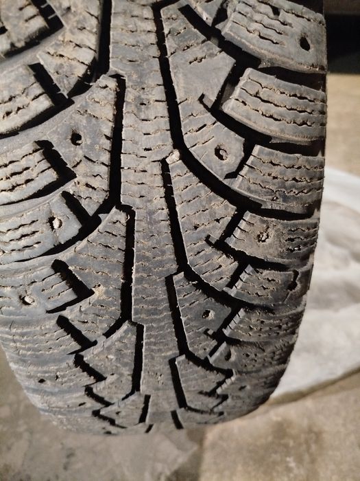 Продам шипованную резину