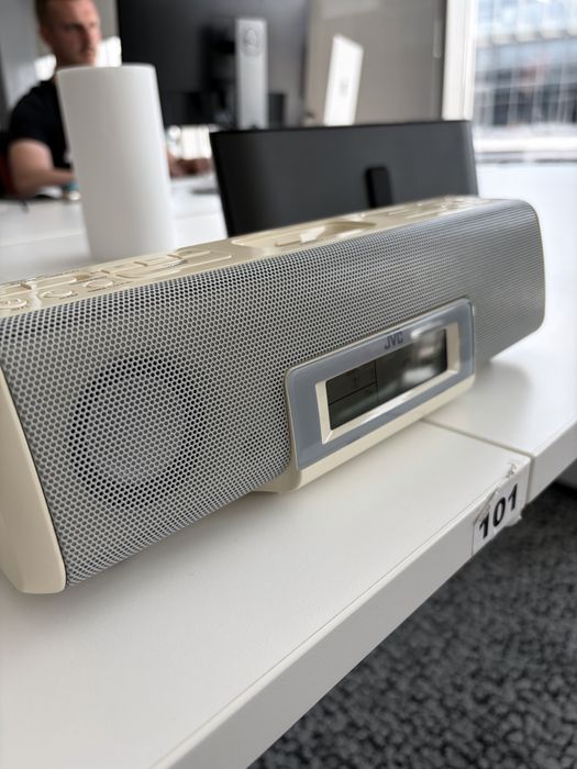 Radio FM JVC, cu alarma, docking si Aux