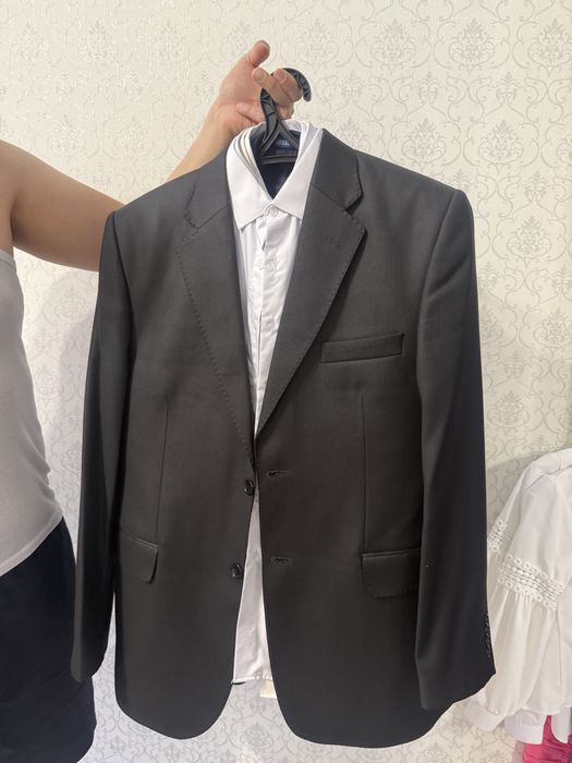 Продам костюм черный