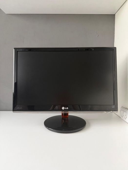 Монитор LG IPS236