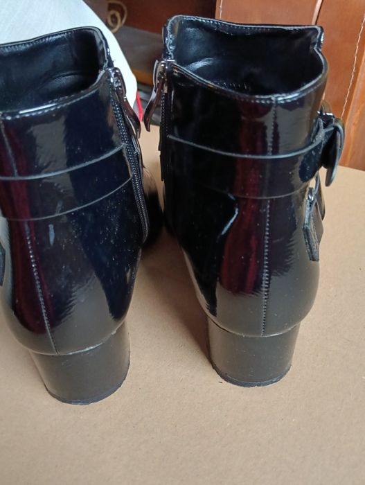 Дамски маркови лачени боти