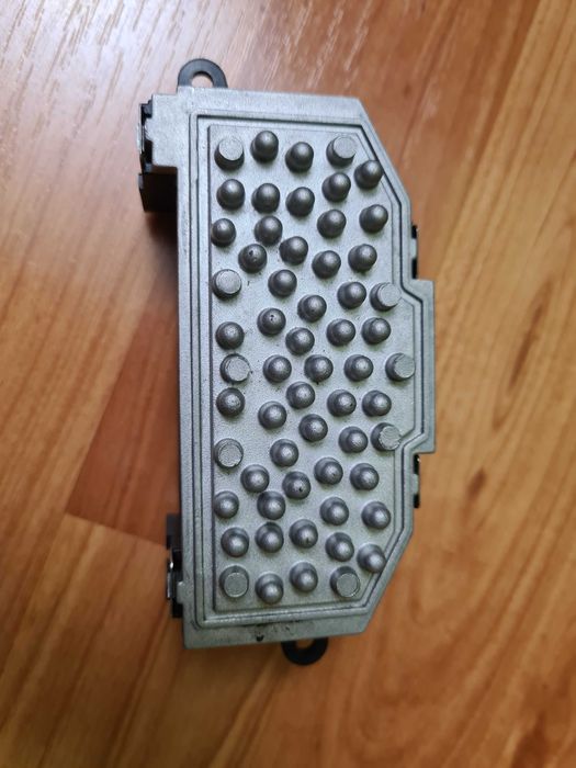 Releu trepte ventilator aeroterma habitaclu variator vw Passat B6 2007