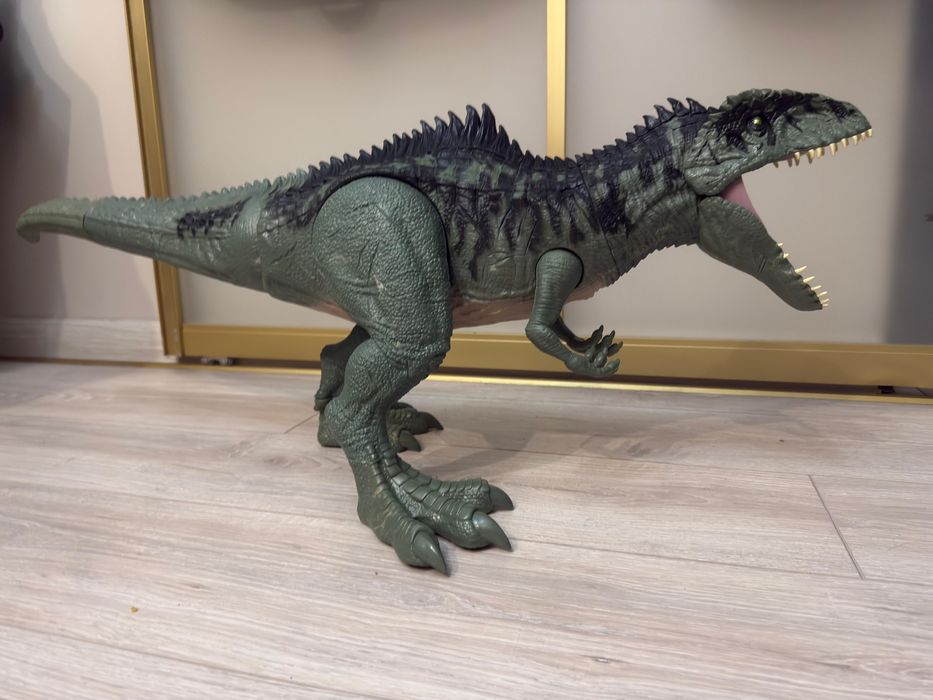 Динозавр фигурка