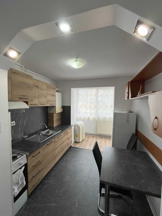 Proprietar Inchiriez Apartament 2 camere Etaj 1 Semidecomandat recent renovat Terezian