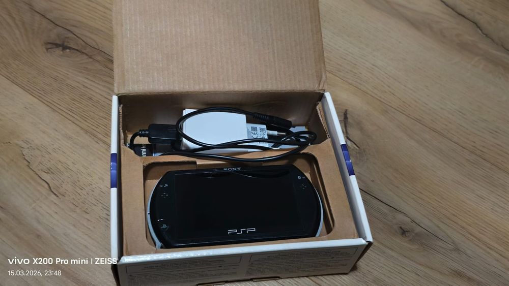Продается PSP go 16 GB