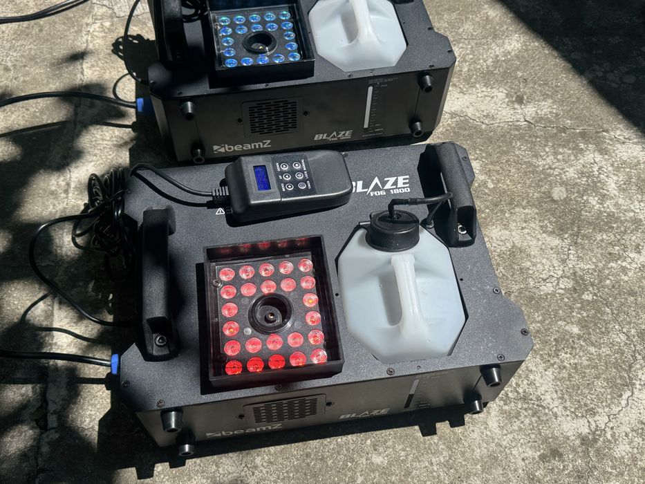Mașină de fum verticală Beamz Blaze 1800 (O bucată)