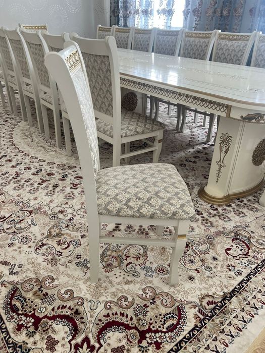 Продам стол и стулья