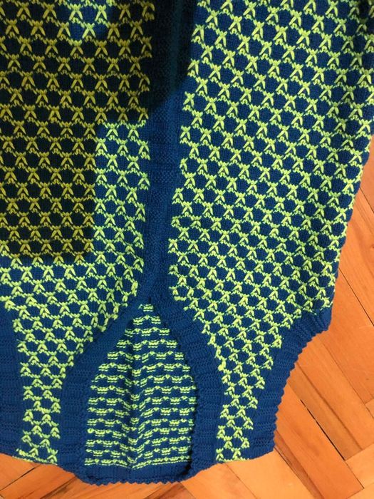 Дамско ръчен плетени елеци 6 броя и плетени дамски чорапи