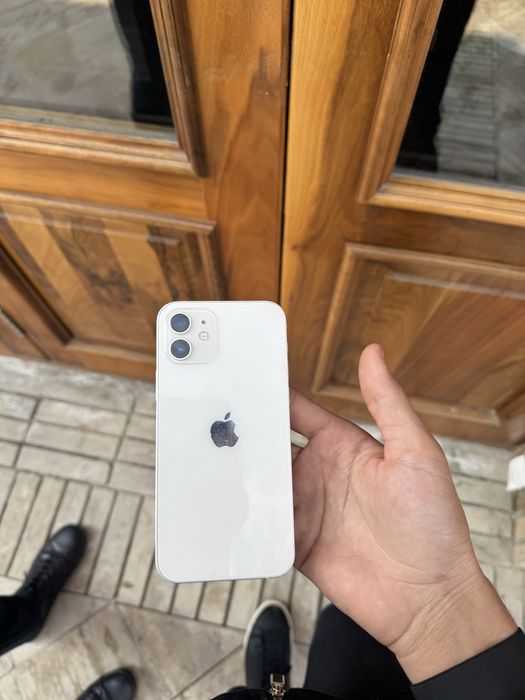 iPhone        12