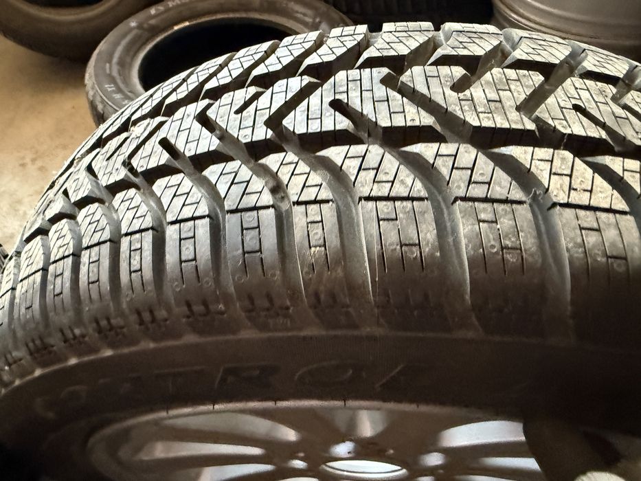 Anvelopa Pirelli Winter 210 195/55 R16