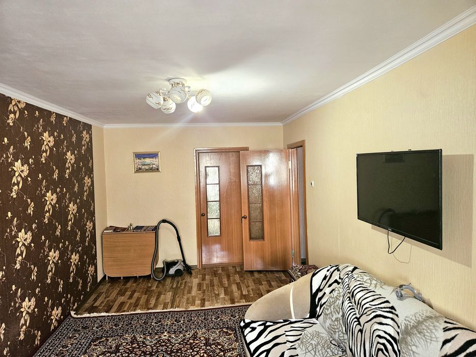 2 ком. Кв. 2-этаж.Мира-67