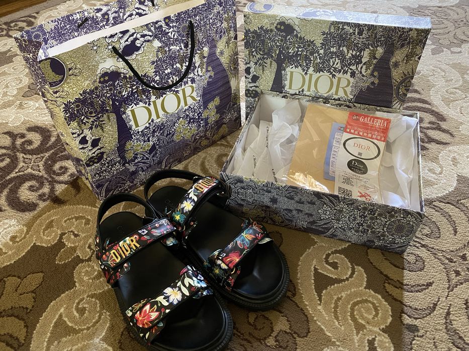 Sandal Dior oyoq kiyim