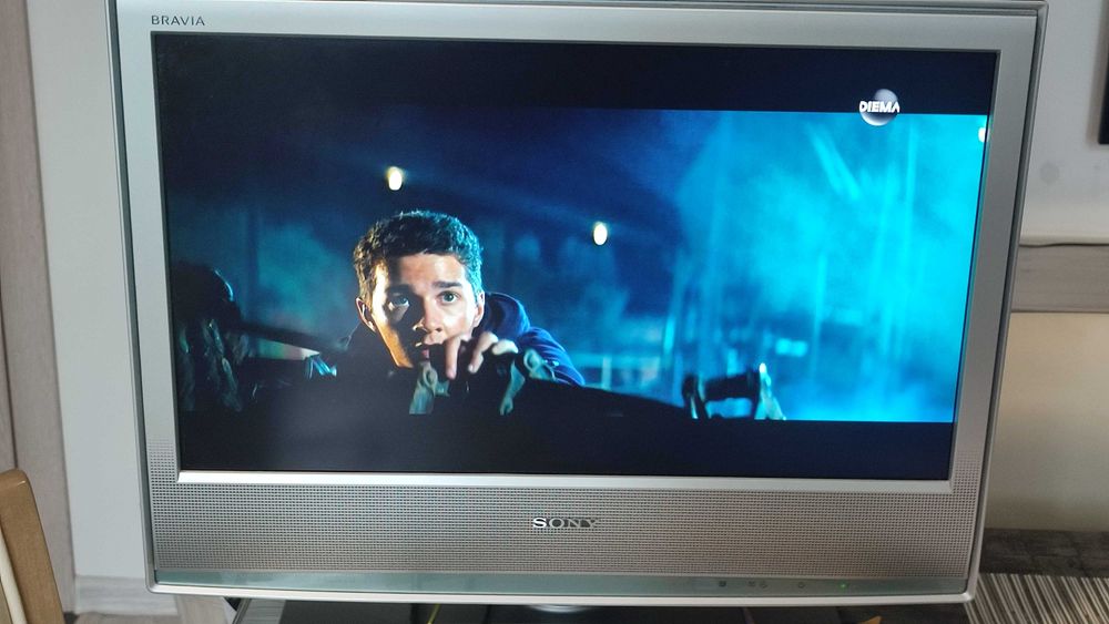 Sony KDL 20S2020 LCD COLOUR TV- малък телевизор