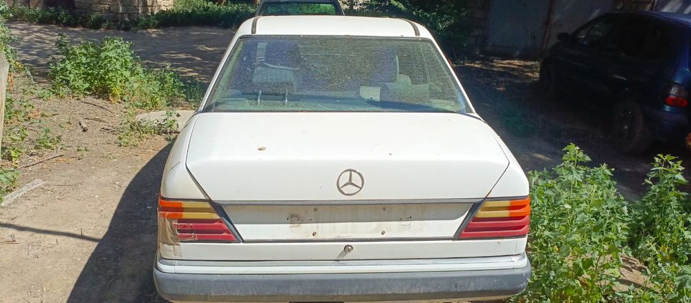Мерседес Е200 W124