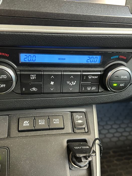 2013 Toyota Auris hibrid, alb perlat, 200000 km Timișoara