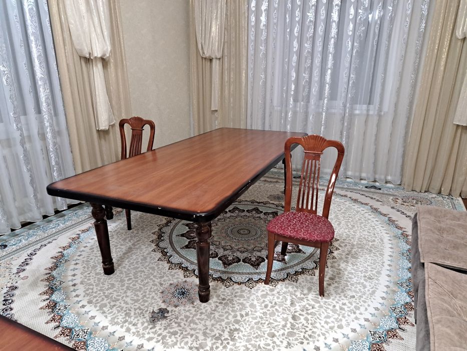 2 дана Стол ҳәм 22 дана стулчиги менен сатылады,.