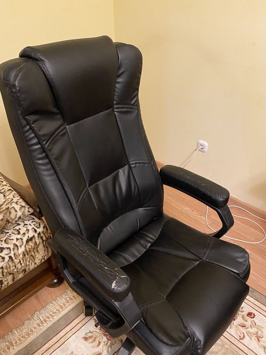 Кожаное кресло