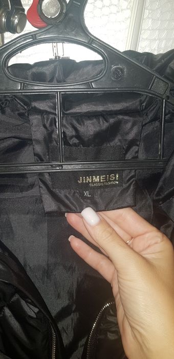 Продаю куртку осень весна