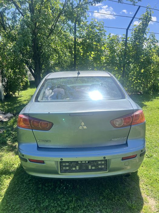 Mitsubishi lancer avariat