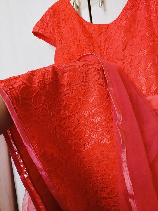 Продам нарядные платья