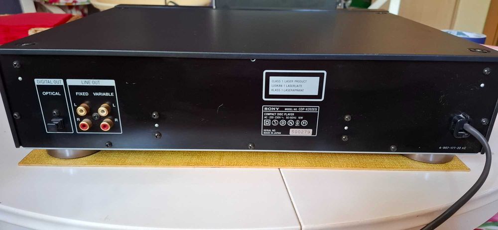 Продавам SONY CDP-X202ES