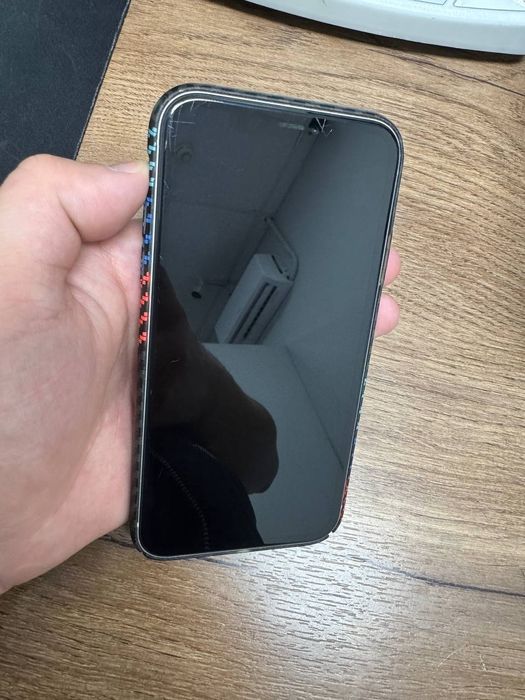 Айфон 11 продам         .