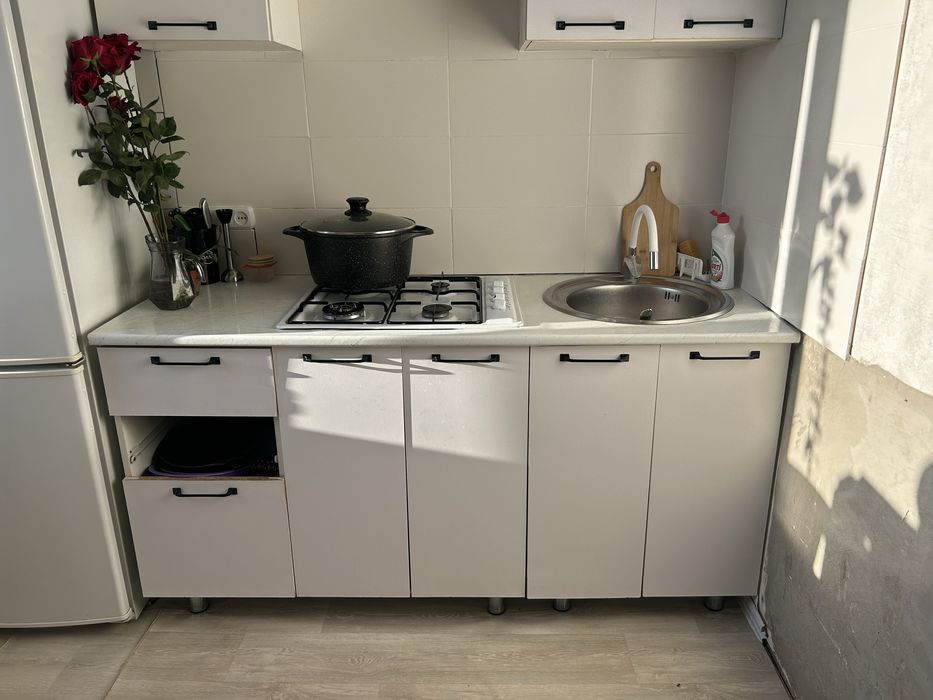 СРОЧНО ПРОДАЮ компактный кухонный гарнитур