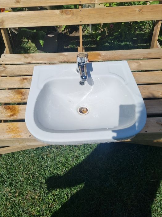 Dulap baie, lavoar cu tot cu baterie.