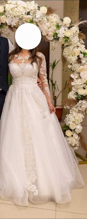 Rochie mireasă cu sclipici, păstrată, sâni medii-mari