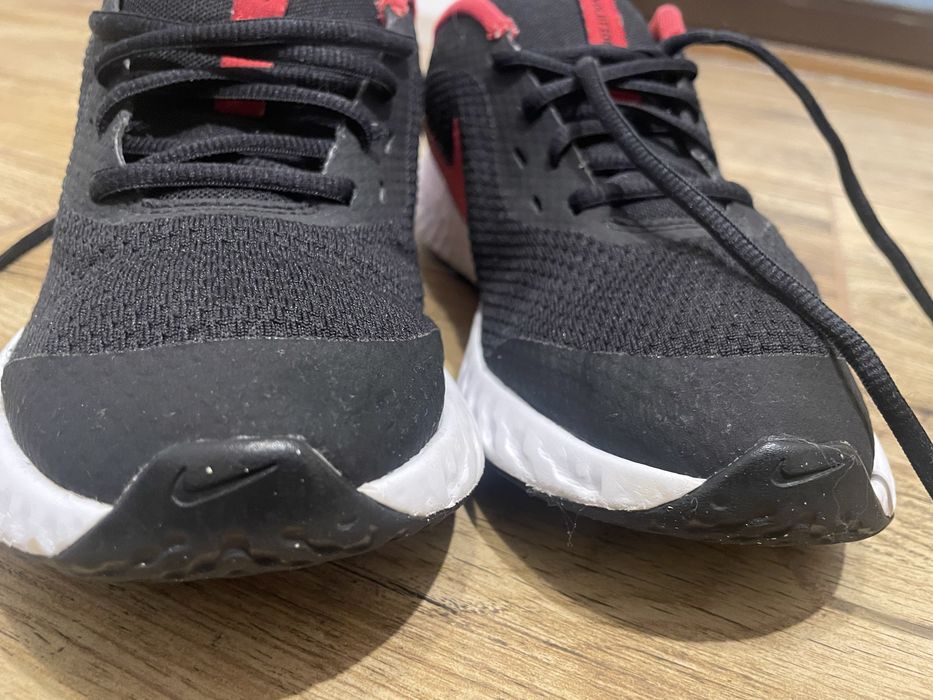 Adidasi Nike revolution 5