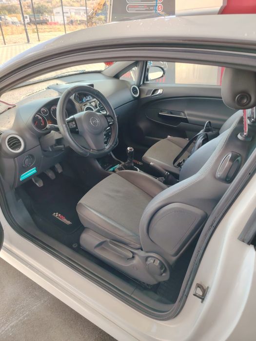 De vânzare Opel Corsa D 1.4 benzină Limited Edition
