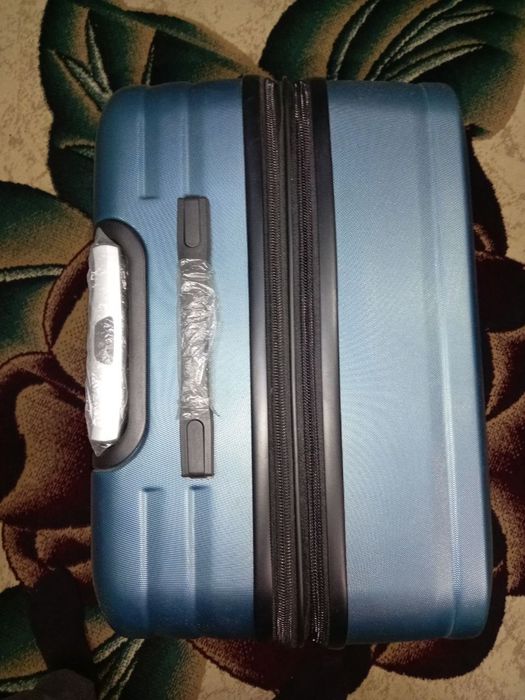 Улкен чемодан ишине быраз зат сыйады Товар ақшасына лайық