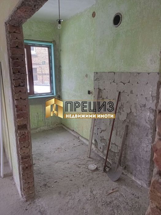 Продажба Етаж от къща гр. Шумен - Басейна